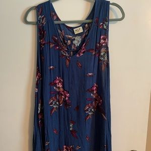 Flowy Flowered top. Size is 2x but could fit an XL
